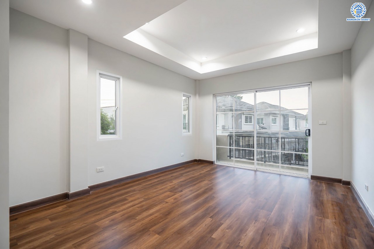 บ้านมือสองตกแต่งใหม่ โครงการ มัณฑนา วัชรพล-รามอินทรา2 หลังมุม เนื้อที่ 74.2 ตร.ว. ฟังก์ชัน 3 ห้องนอน 3 ห้องน้ำ จอดรถได้ 2 คัน พร้อม Living Room กว้างขวาง บนทำเลใจกลางเมือง! เชื่อมต่อทั้งถนนเกษตร-นวมินทร์, ลาดพร้าว, รัชโยธินฯ ใกล้ทางด่วน "รามอินทรา–อาจณรงค์" และรถไฟฟ้าสายสีน้ำตาล "สถานีโรงเรียนสตรีวิทยา2"...